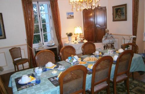 Mareuil-Sur-Lay-Dissais Bed & Breakfast | Logis La Folie