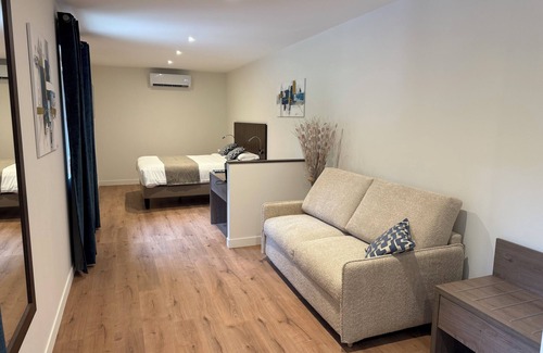 La Boisse Hotel | Logis Le Petit Casset