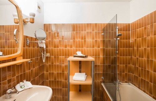 La Boisse Hotel | Logis Le Petit Casset