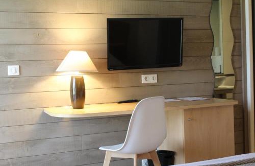 Voves Hotel | Logis Le Quai Fleuri