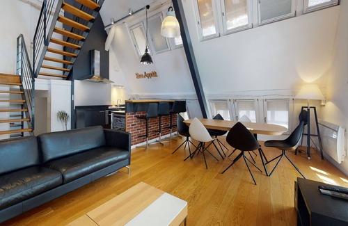 Petite-France Apartment | lohkas triplex loft petite france 2br 2bth