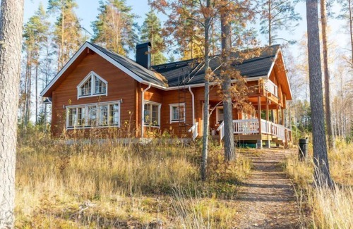 Kuorevesi House | Lokinsiipi by Interhome