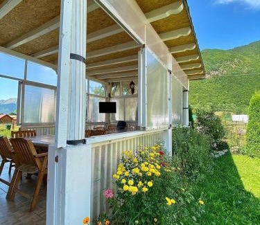 Vusanje House | Lola Guest House