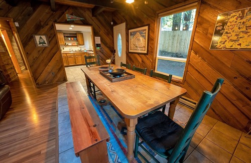Zigzag Cabin | Lolo lodge-Hot tub, trail to river, fast wifi