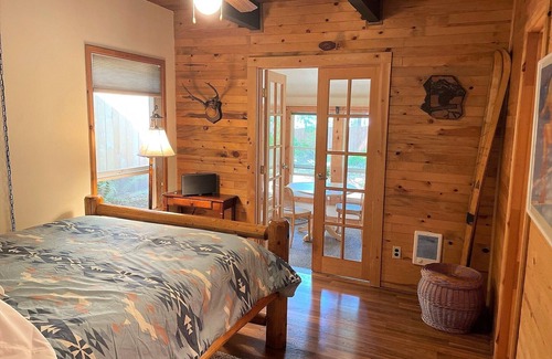 Zigzag Cabin | Lolo lodge-Hot tub, trail to river, fast wifi