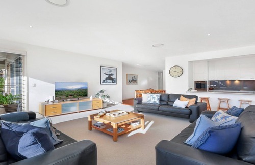 North Avoca House | LOLOMA | pool, wifi, sauna | Accom Holidays