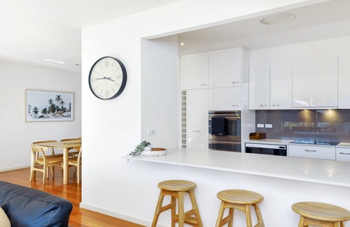 North Avoca House | LOLOMA | pool, wifi, sauna | Accom Holidays