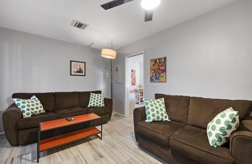 Camelback East House | Loma Linda Courtyard Suites