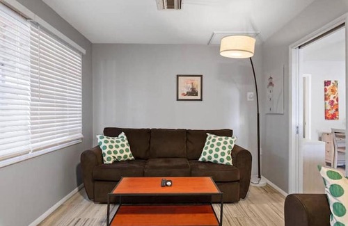 Camelback East House | Loma Linda Courtyard Suites