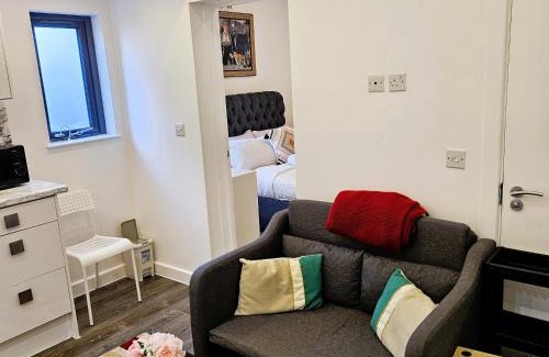 Moffat Apartment | LONDON 02 GLAMOUR APARTMENTs