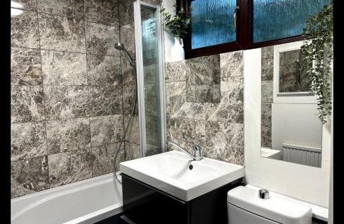Borehamwood Apartment | London 2 bed-Apartment BEAUTIFUL