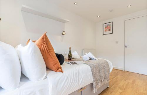 Shacklewell Apartment | London 2 Bed Flat, Sleeps 5, O2 Academy