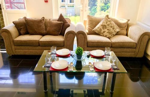 Valentines Apartment | London 2 Bedroom Apartment, Kitchen, Reception and Private Garden