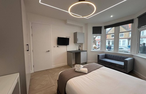 Harrow Apartment | London Beautiful Studio Flat in Harrow - Wembley