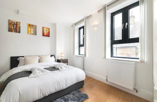 Weavers House | London City Brick Lane 3 Bedroom 2 Living Room 2 Bathroom Balcony New