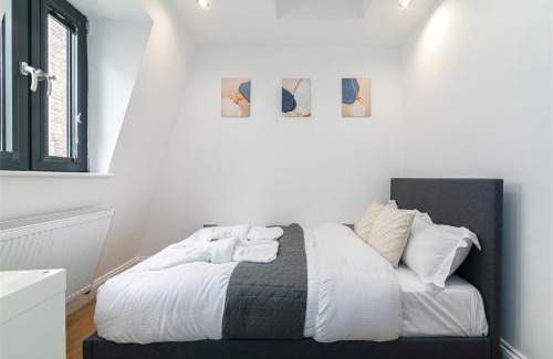 Weavers House | London City Brick Lane 3 Bedroom 2 Living Room 2 Bathroom Balcony New