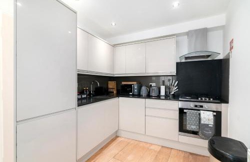 Weavers House | London City Brick Lane 3 Bedroom 2 Living Room 2 Bathroom Balcony New