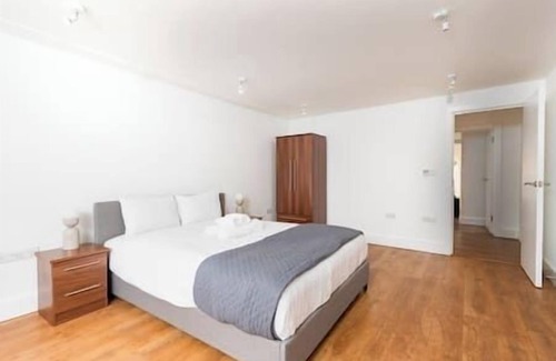 Northumberland Park Apartment | London Flat with Garden (WPRA)