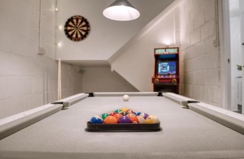 Fulham Broadway Villa | London Fulham - hot tub, parking, games & cinema room