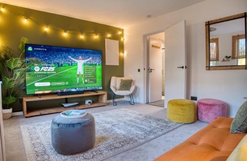 Fulham Broadway Villa | London Fulham - hot tub, parking, games & cinema room