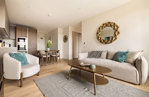 London Borough of Ealing Apartment | London Greenford by Charles Hope