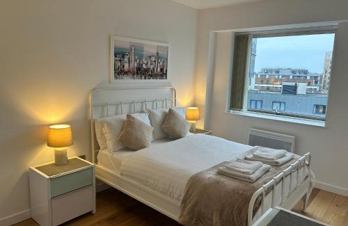 Botwell Apartment | London Heathrow Apartment - Hayes & Harlington