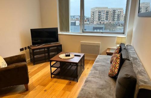 Botwell Apartment | London Heathrow Apartment - Hayes & Harlington