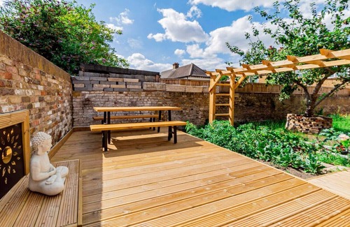 Heathrow Villages House | London Heathrow Home-A Brand new 6 bed house