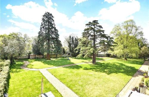 Hillingdon House | LONDON HEATHROW GLAMOUR MANSION HOUSE