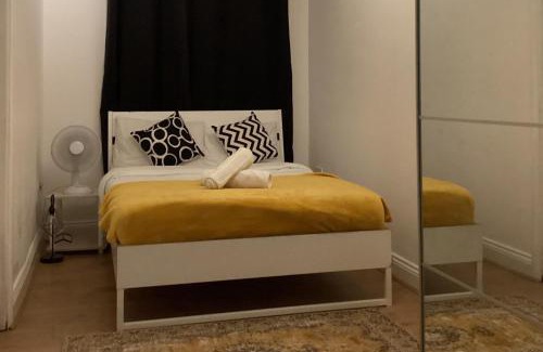 River House | London Heathway Bliss - Spacious 4-Bed House