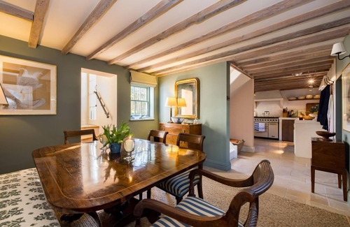 Brompton & Hans Town Apartment | London Living – 3 Bedroom Home in Chelsea