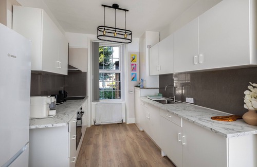 Camden Town with Primrose Hill Apartment | London Luxe | 4BR Executive Apartment