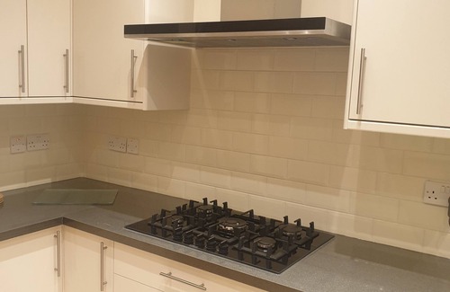Valentines Apartment | London Luxury 1 bed flat - kitchen, garden, parking, WIFI