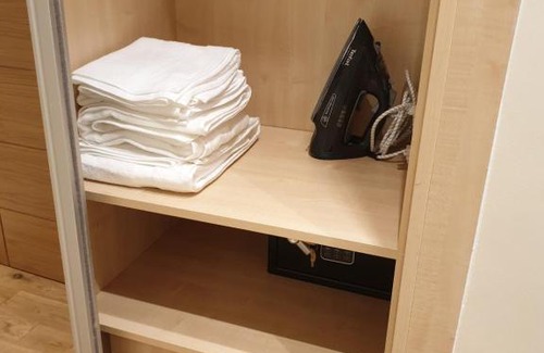 Valentines Apartment | London Luxury 1 bed flat 4 mins to Ilford Stn - kitchen, garden, parking, WiFi
