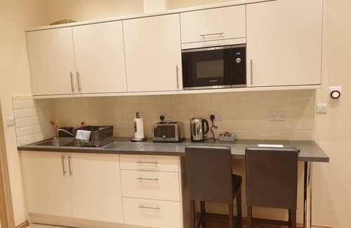 Valentines Apartment | London Luxury 1 bed studio 5 mins from Ilford Stn free parking