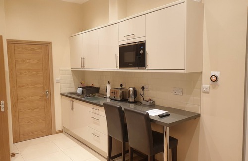 Valentines Apartment | London Luxury 1 bed studio 5 mins from Ilford Stn free parking