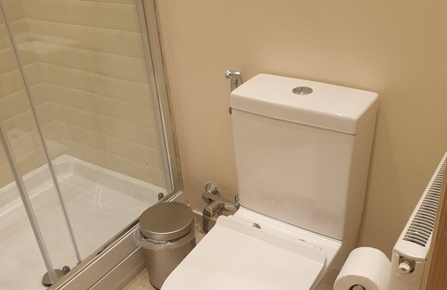 Valentines Apartment | London Luxury 1 bed studio 5 mins from Ilford Stn free parking