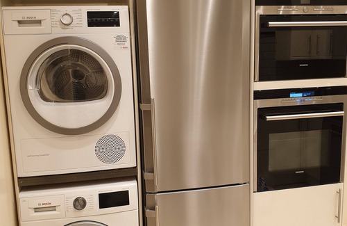 Valentines Apartment | London Luxury 3 Bedroom with 3 On suite Bathrooms and Free Parking Close to Tube