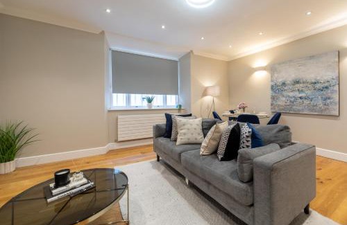 Brompton & Hans Town Apartment | London luxury 3BD 3BTH Knightsbridge, Chelsea Lower Ground Floor Flat