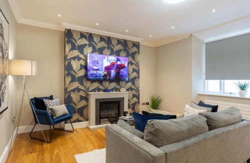 Brompton & Hans Town Apartment | London luxury 3BD 3BTH Knightsbridge, Chelsea Lower Ground Floor Flat