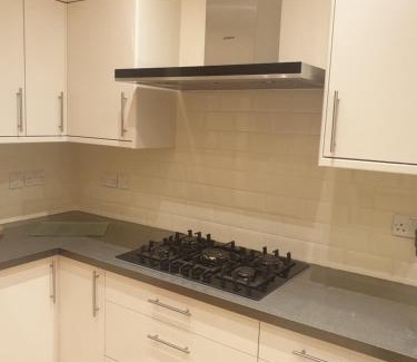 Valentines Apartment | London Luxury Apartments 5 min walk from Ilford Station, with FREE PARKING & FREE WIFI