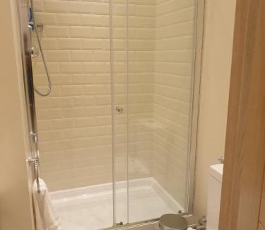 Valentines Apartment | London Luxury Apartments 5 min walk from Ilford Station, with FREE PARKING & FREE WIFI
