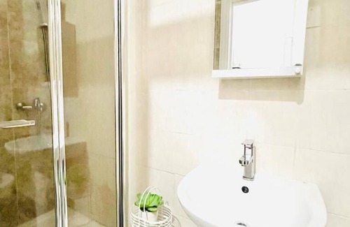 Spitalfields Apartment | London Luxury Apartments with Jacuzzi Hot tub & Sauna