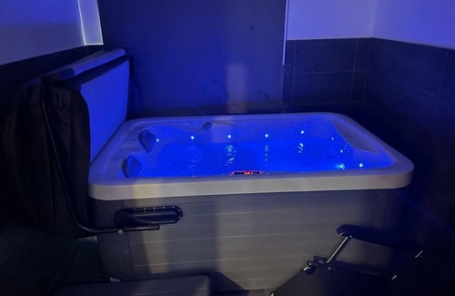 Spitalfields Apartment | London Luxury Apartments with Jacuzzi Hot tub & Sauna