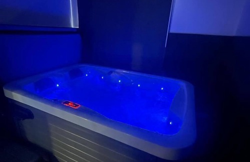 Spitalfields Apartment | London Luxury Apartments with Jacuzzi Hot tub & Sauna