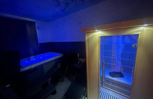 Spitalfields Apartment | London Luxury Apartments with Jacuzzi Hot tub & Sauna