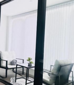 London Borough of Hounslow Apartment | London LUXXE Apartments with Parking, Prime Location