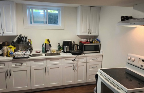 London House | London Ontario (Forest City)house.nPreferable location for male guests.