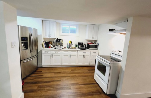 London House | London Ontario (Forest City)house.nPreferable location for male guests.