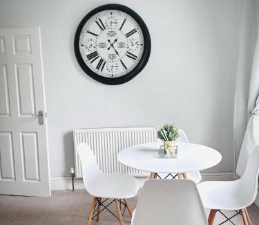 Vassall Apartment | London Oval Apartment